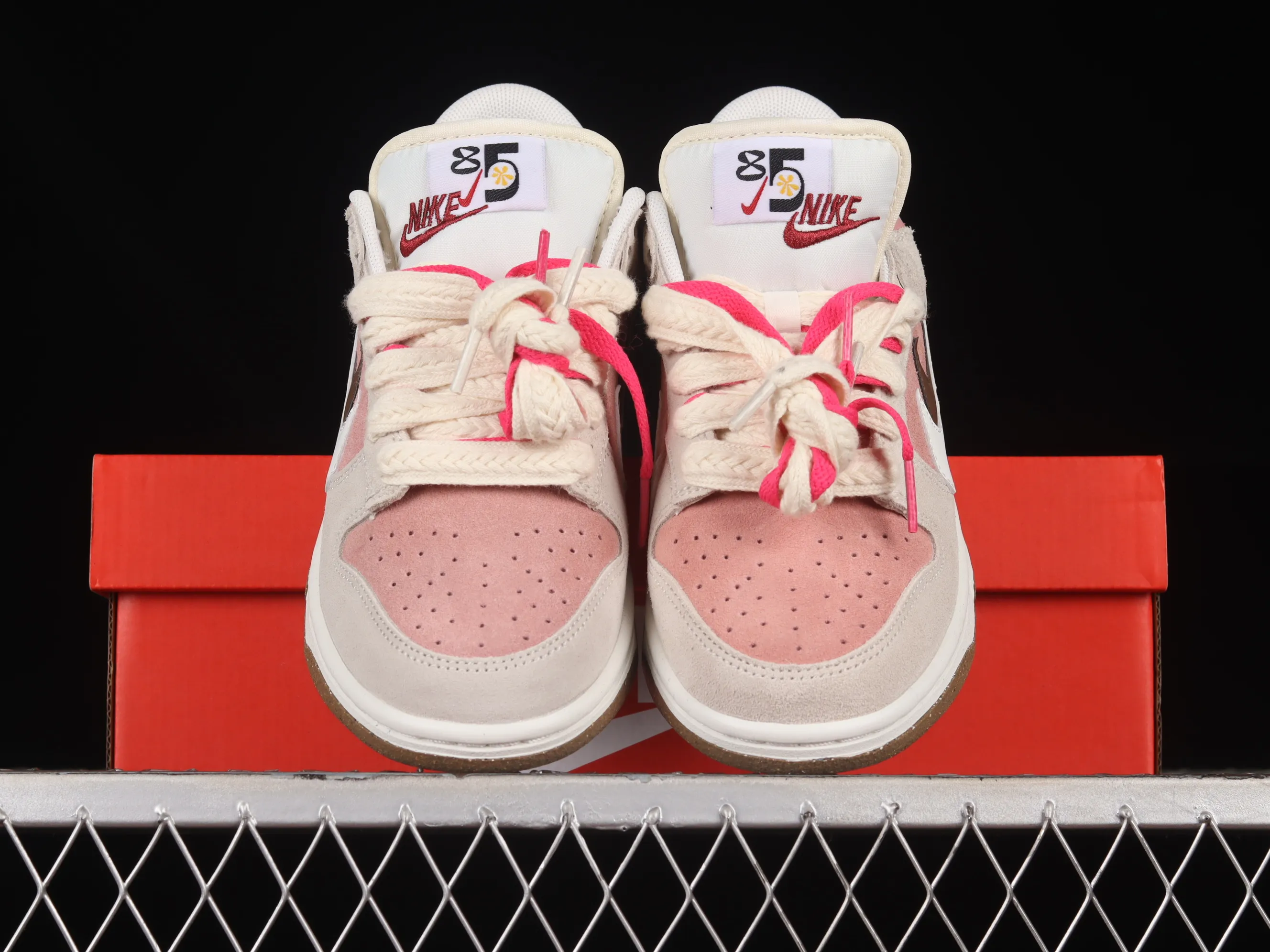 All categories Nk SB Dunk series Nk SB Dunk Low low-top sneakers Nk SB Dunk Low "85" cherry pink SB low-top sports and leisure sneakers DO9457-121